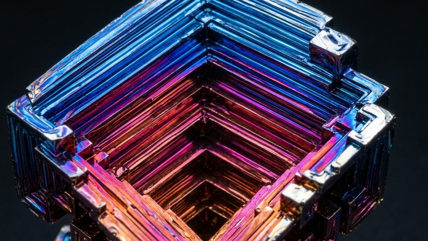 Hopper Geometry: How to Code 90-Degree Bismuth Step Growth and Oxide Iridescence