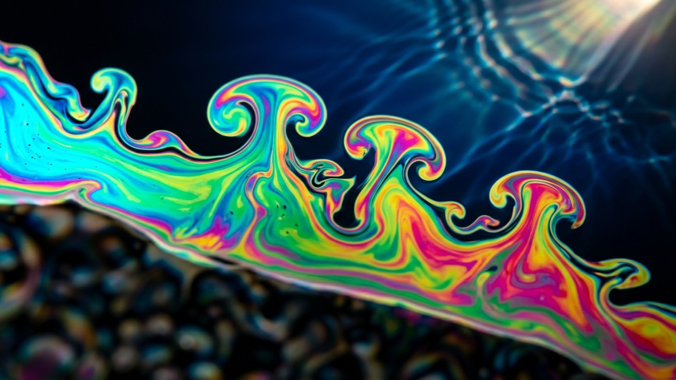 Marangoni Waves: How to Prompt Rayleigh-Taylor Fluid Instabilities and Soap Film Interference