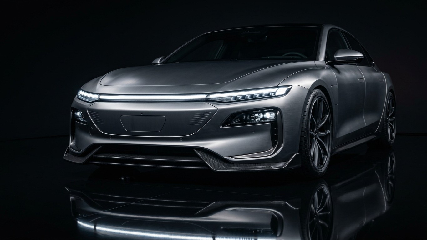 Photon Sweeping: Master 800V EV Lightbar Geometry and Low-Exposure Studio Optics