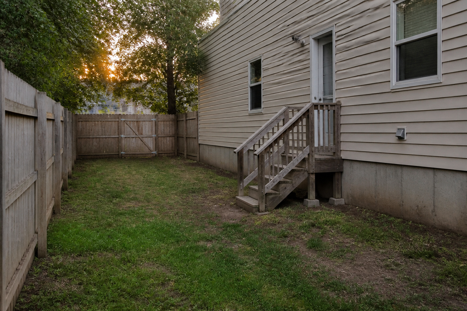 Low-maintenance city yard (before)