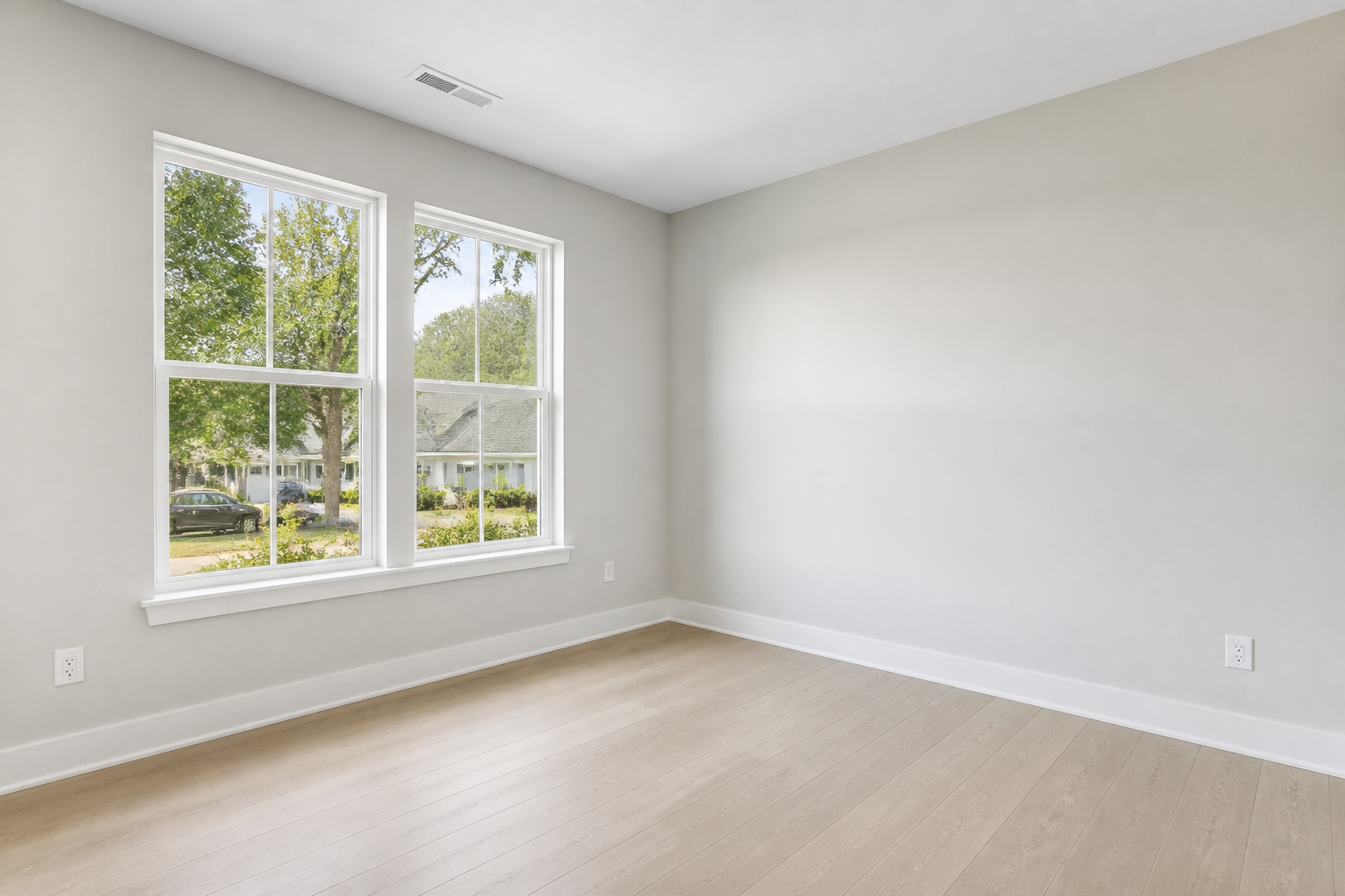 Minimalist home office (before)