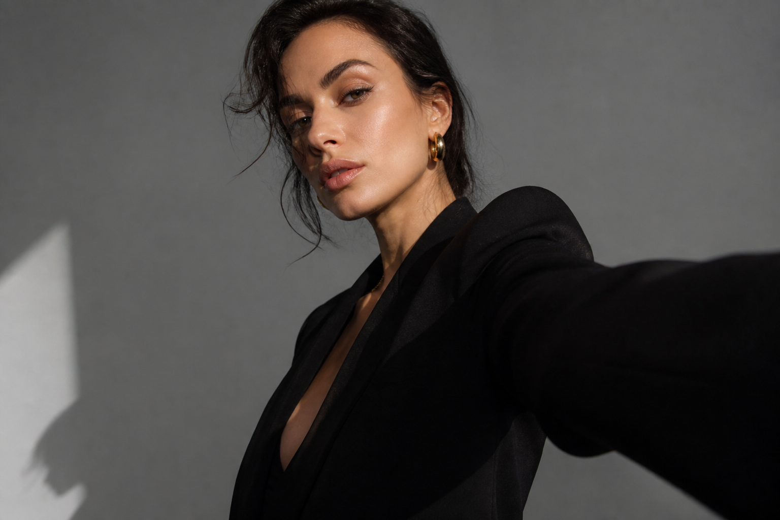 Editorial studio selfie