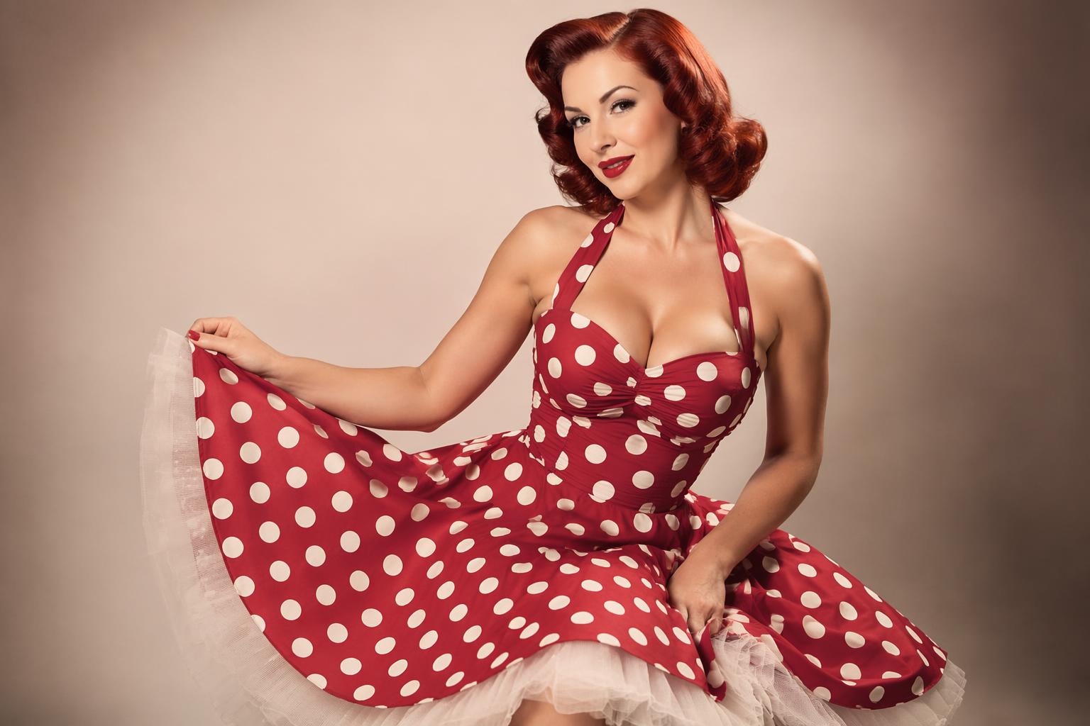 Retro 1950s glamour pinup