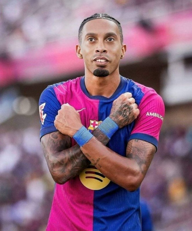Portrait of a footballer crossing arms in a pink and blue FC Barcelona jersey.
