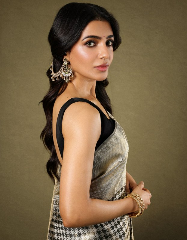Actress Samantha Ruth Prabhu poses in a modern silk saree with traditional gold jewelry, looking ...